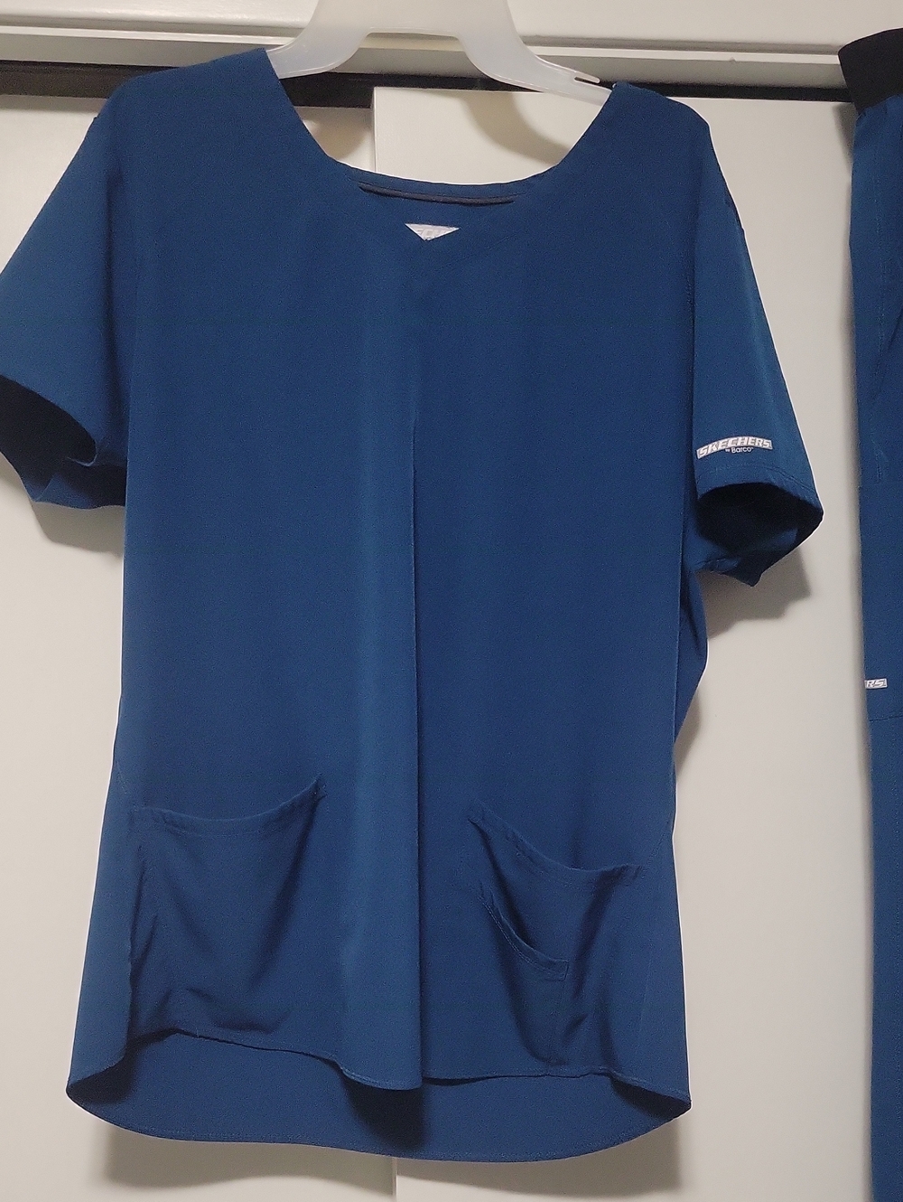 Bahama Blue Skechers by Barco Breeze Women's Scrub Set. Shirt XL, Pants M